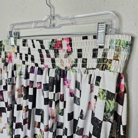 Patterned Women's Skirt - Picture 5 of 9